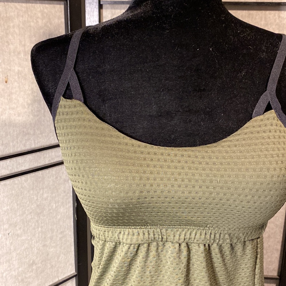 Athleta size Medium workout tank - Picture 2 of 6